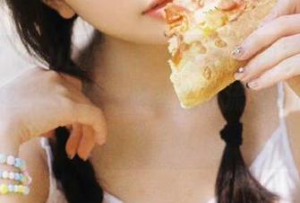 FAIRY CLUB妖精社 – 最新美图展示：紫嫣与美丝大提琴，展现音符流淌间的无限魅力.txt